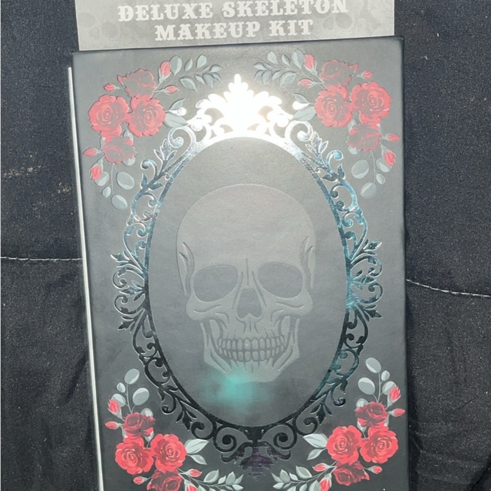 Spirit Deluxe Skeleton Makeup Kit - Black and Red